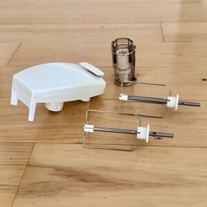 Includes Cuisinart DLC-7 Whisk Attachment DLC-055